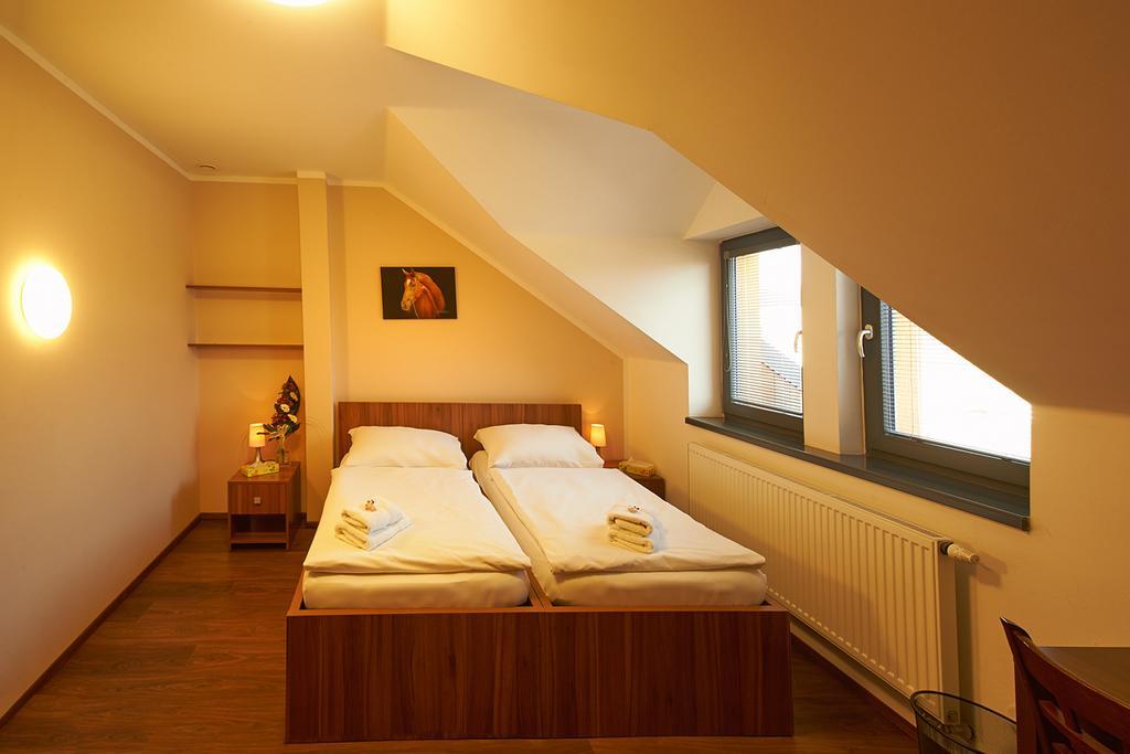 Hotel Horse Riding - Jezdecky Areal Trsice Phòng bức ảnh