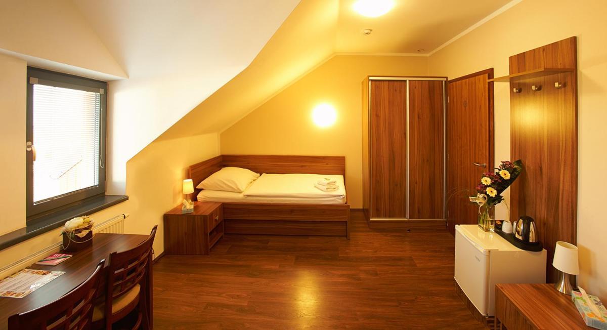 Hotel Horse Riding - Jezdecky Areal Trsice Phòng bức ảnh