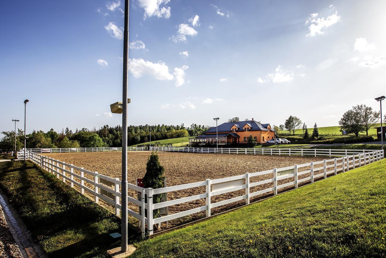 Hotel Horse Riding - Jezdecky Areal Trsice Ngoại thất bức ảnh