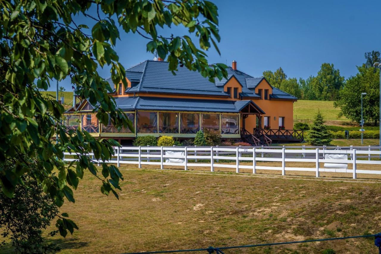 Hotel Horse Riding - Jezdecky Areal Trsice Ngoại thất bức ảnh